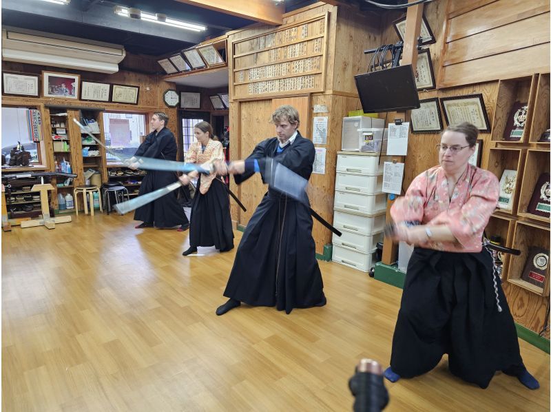 [Osaka, Kyobashi] Japanese sword, swordsmanship, and match experience "Samurai course" Japanese sword experience! Become a samurai, learn about swords, and finally have an actual sword fightの紹介画像