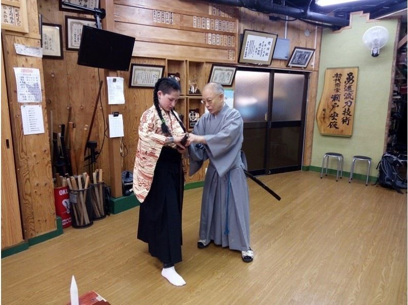 [大阪/京橋]日本刀試切體驗！日本文化體驗，讓您感覺自己像個武士の紹介画像
