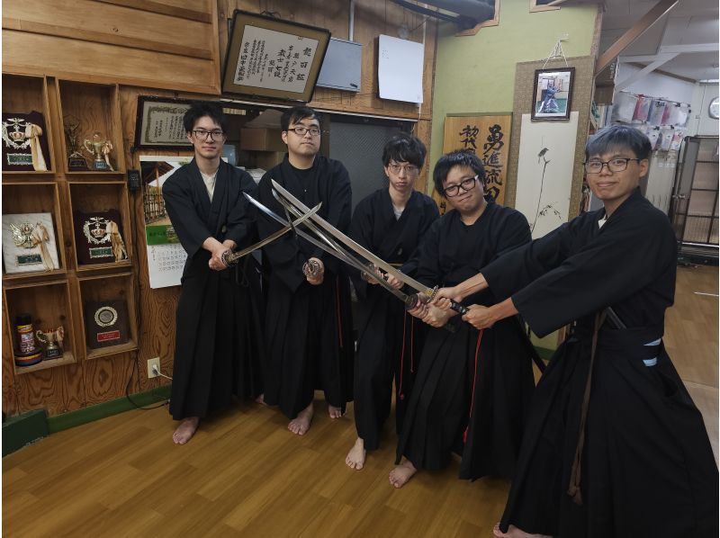 [Osaka, Kyobashi] Japanese sword, swordsmanship, and match experience "Samurai course" Japanese sword experience! Become a samurai, learn about swords, and finally have an actual sword fightの紹介画像