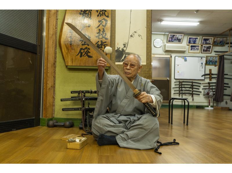 [Osaka, Kyobashi] Japanese sword, swordsmanship, and match experience "Samurai course" Japanese sword experience! Become a samurai, learn about swords, and finally have an actual sword fightの紹介画像