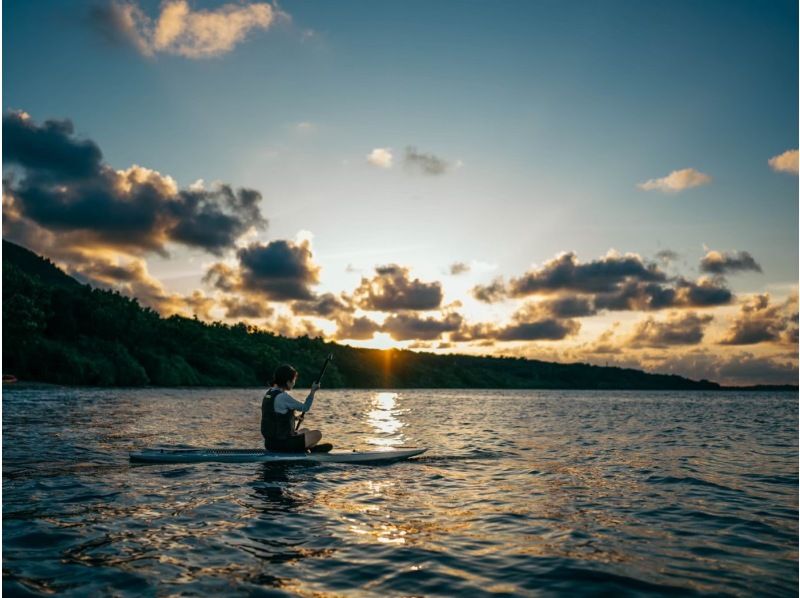 [Iriomote Island/Night] An adventure to enjoy the evening at the World Heritage Site! Sunset & Night SUPor Canoe [Free photo data/equipment rental] Spring sale now onの紹介画像