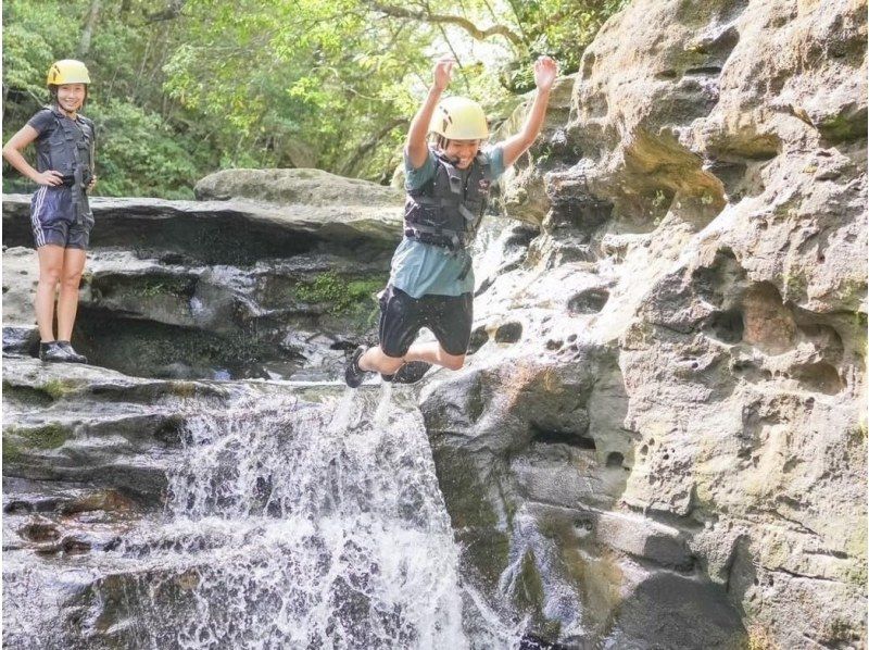 [Iriomote Island/Half-day] Jump into the river and enjoy natural athletics and a spectacular observation deck! Splash Canyoning (down the valley) [Photo data/equipment free]の紹介画像