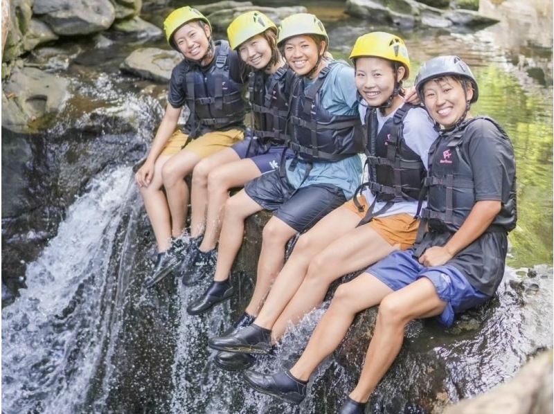 SALE！【西表島/半日】天然のアスレチック！世界遺産のスプラッシュキャニオニング（渓谷下り）【写真データ/備品無料】の紹介画像