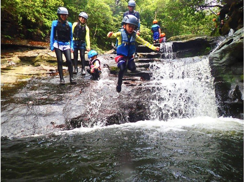 [Iriomote Island/Half-day] Jump into the river and enjoy natural athletics and a spectacular observation deck! Splash Canyoning (down the valley) [Photo data/equipment free]の紹介画像