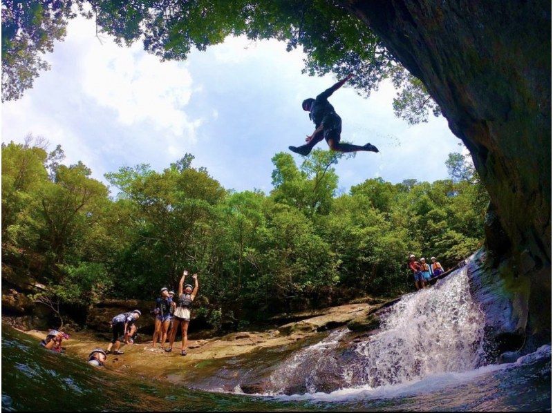 銷售！ [西表島/半天]自然競技！世界遺產飛濺溪降（下山谷）【免費照片資料/裝備】の紹介画像