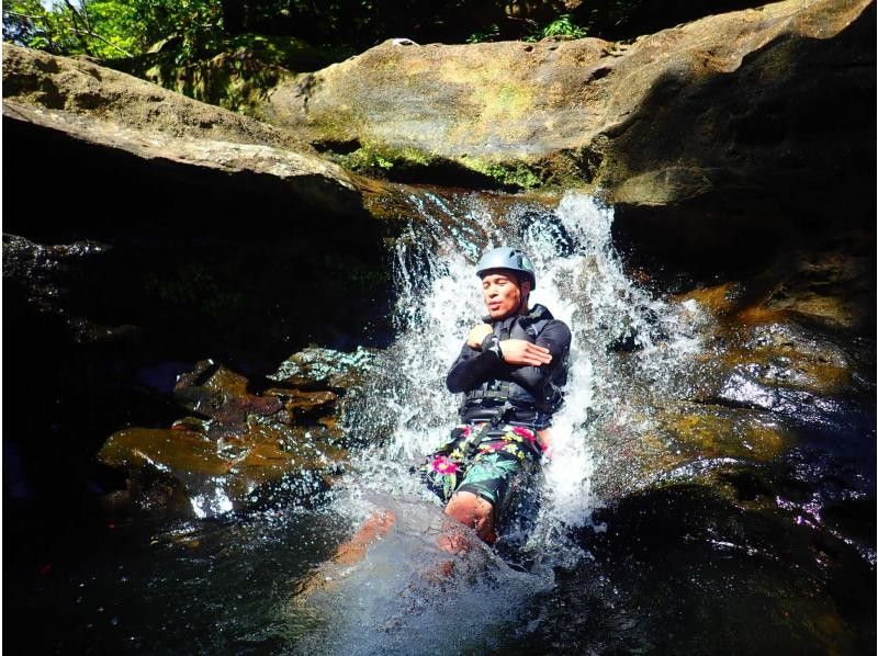 [Iriomote Island/Half-day] Jump into the river and enjoy natural athletics and a spectacular observation deck! Splash Canyoning (down the valley) [Photo data/equipment free]の紹介画像