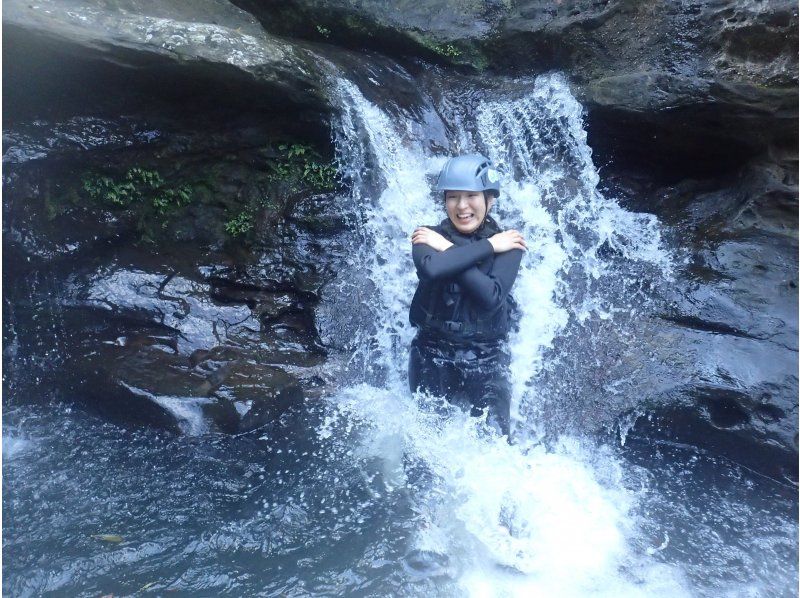 SALE! [Iriomote Island/Half-day] Natural athletics! Splash Canyoning (valley descent) at the World Heritage Site [Free photo data/equipment]の紹介画像