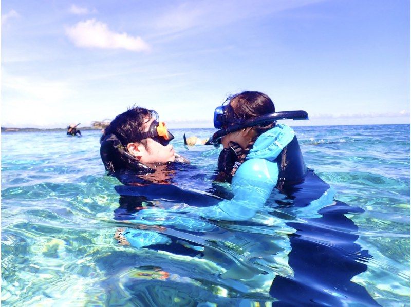 [Iriomote Island/half day] Local coupon target! A natural aquarium! Hoshisuna beach snorkeling where you can swim with lots of fish [photo/shower free] Super summer sale now on!の紹介画像
