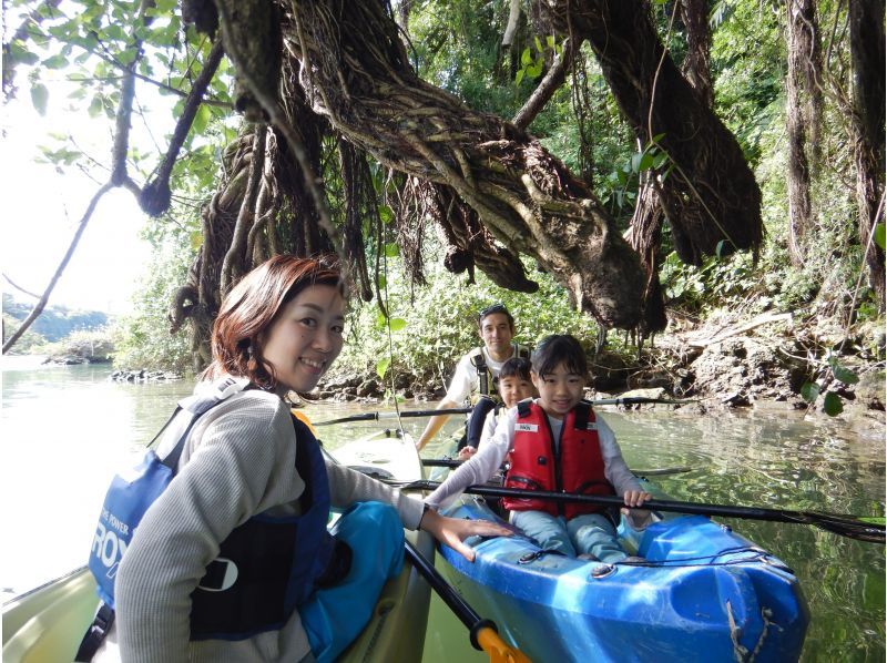 Family Discount [Central Main Island] Mangrove Kayak Tour★Free for 1 child under junior high school age and half price★Gift tour image!の紹介画像