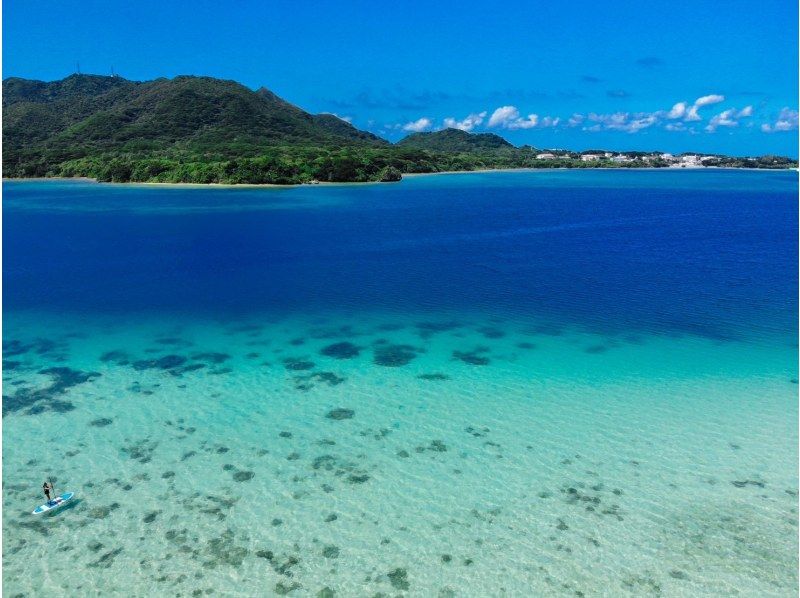 [Ishigaki Island/1 day] If you're not sure what to do, try these! Ishigaki Island's two most popular activities! Kabira Bay SUP/canoeing & Blue Cave snorkeling ★Look for sea turtles★ [Photos/equipment rental free]の紹介画像