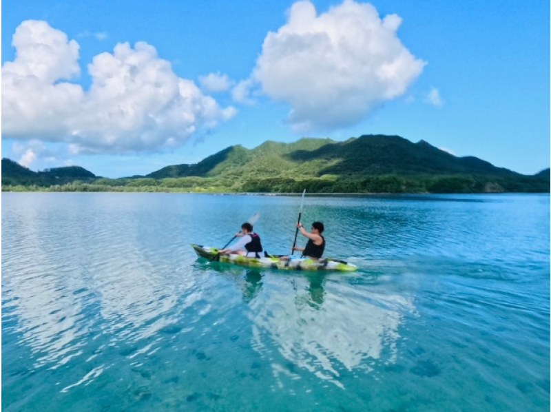 [Ishigaki Island/1 day] If you're not sure what to do, try these! Ishigaki Island's two most popular activities! Kabira Bay SUP/canoeing & Blue Cave snorkeling ★Look for sea turtles★ [Photos/equipment rental free]の紹介画像