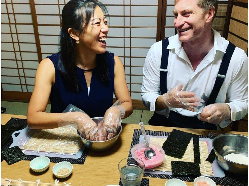 [Kyoto, Karasuma Oike, Nijo Castle] Pink, cute and delicious! Making sushi rolls decorated with peach blossoms (1 type)の紹介画像