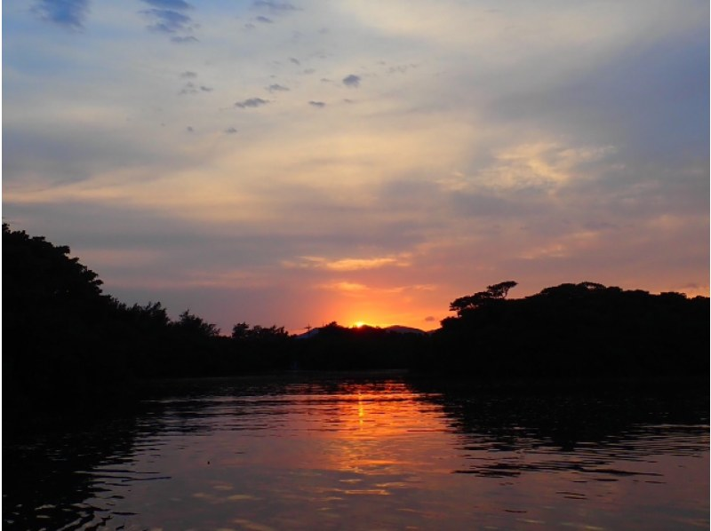 [Ishigaki Island/Evening] Sunset SUP/Canoe tour to choose from ★ Superb sunset ★ Photo data ★ Same-day application OK [Regional coupons applicable] Winter sale underwayの紹介画像