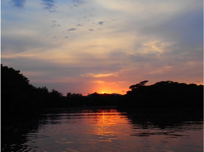 [เกาะอิชิงากิ/เย็น] ทัวร์ชมพระอาทิตย์ตก SUP/พายเรือแคนู ★พระอาทิตย์ตกที่ยอดเยี่ยม★สมัครได้ในวันเดียวกัน [เช่าอุปกรณ์/ข้อมูลรูปภาพฟรี]の紹介画像