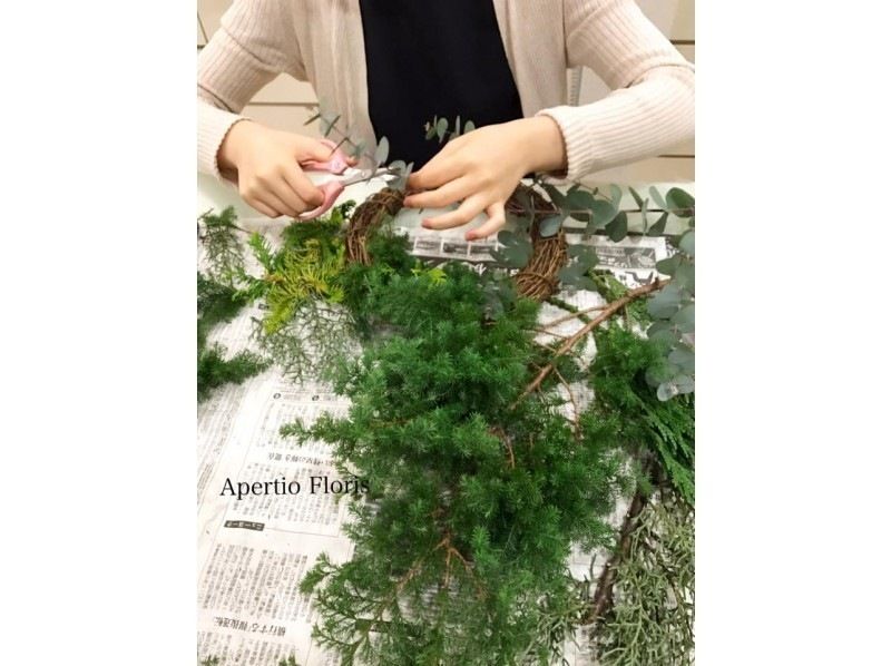 【愛知/名古屋 - 可選尺寸】季節性綠色花環製作課程（2月至3月初為含羞草花環，11月至12月為聖誕節花環）の紹介画像
