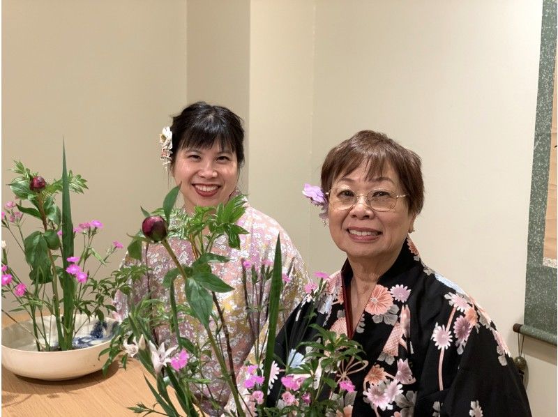 【京都・河原町三条】アクセス抜群！京都ならではの花材で生ける華道体験の紹介画像