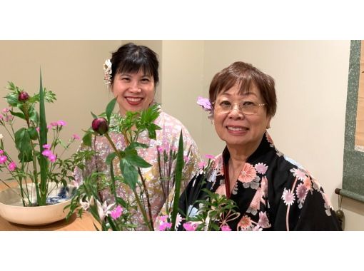 京都 烏丸御池 二条城前 アクセス抜群 京都ならではの花材で生ける華道体験 アクティビティジャパン