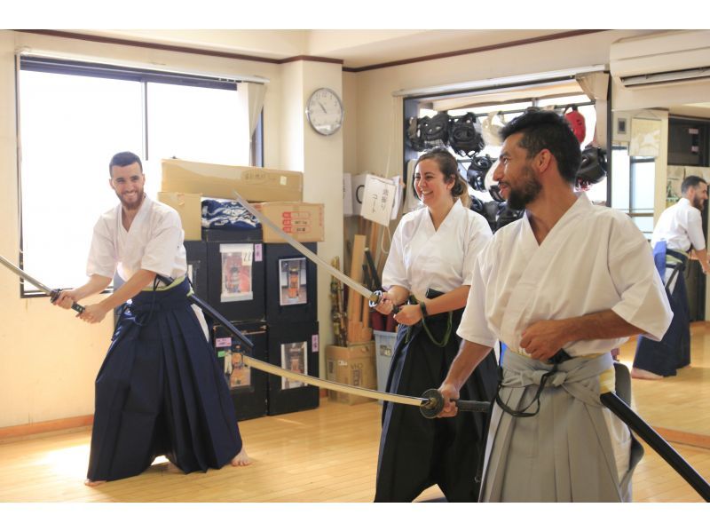 [Tokyo] A comprehensive samurai experience of swordsmanship and archery in a real dojo---My class is not a tourist trapの紹介画像