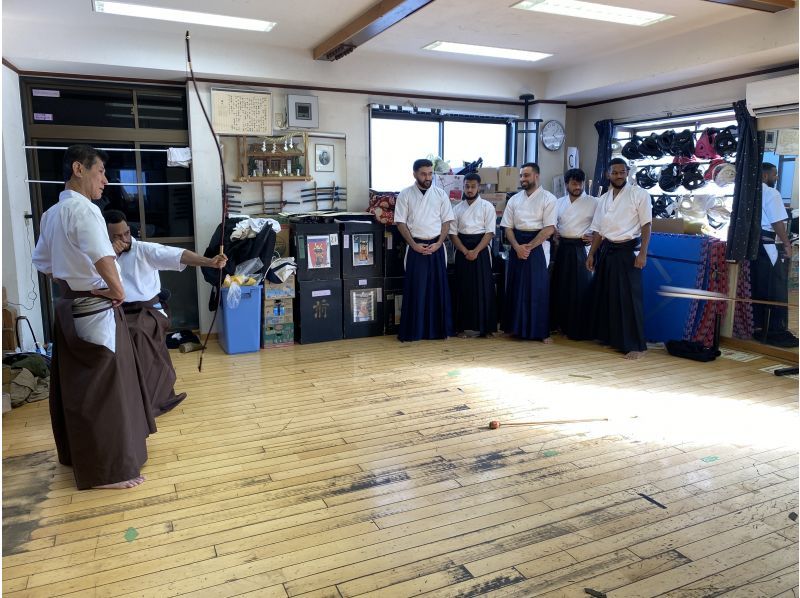 [Tokyo] A comprehensive samurai experience of swordsmanship and archery in a real dojo---My class is not a tourist trapの紹介画像