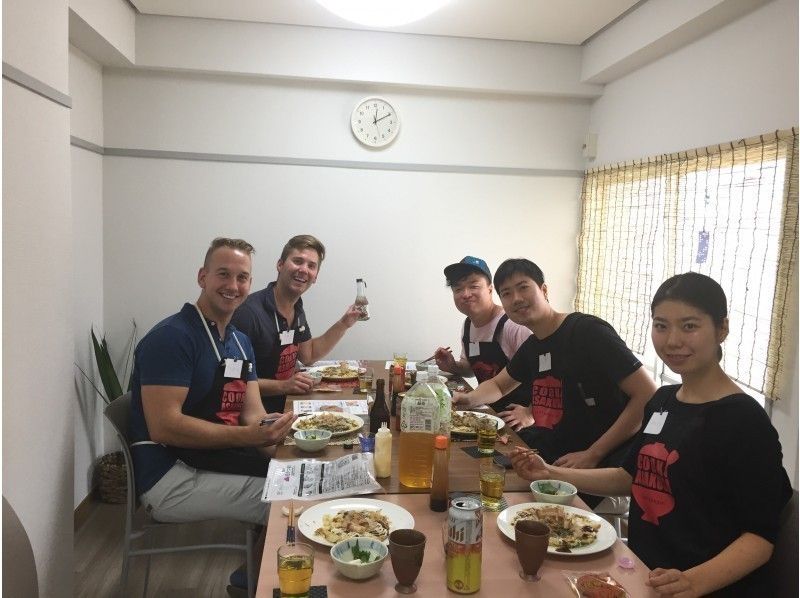 【Tokyo · Asakusa】cooking and eat ☆ Okonomiyaki (japanese savory pancakes) making experienceの紹介画像