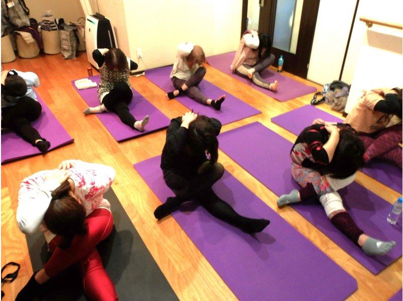 【東京・国立】12/6(日）開催！珍しい生花のクリスマスリース作り＆リラックスヨガ体験の紹介画像