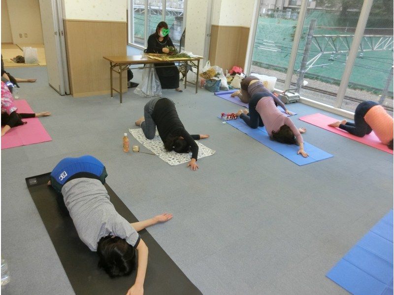 【東京・国立】12/6(日）開催！珍しい生花のクリスマスリース作り＆リラックスヨガ体験の紹介画像