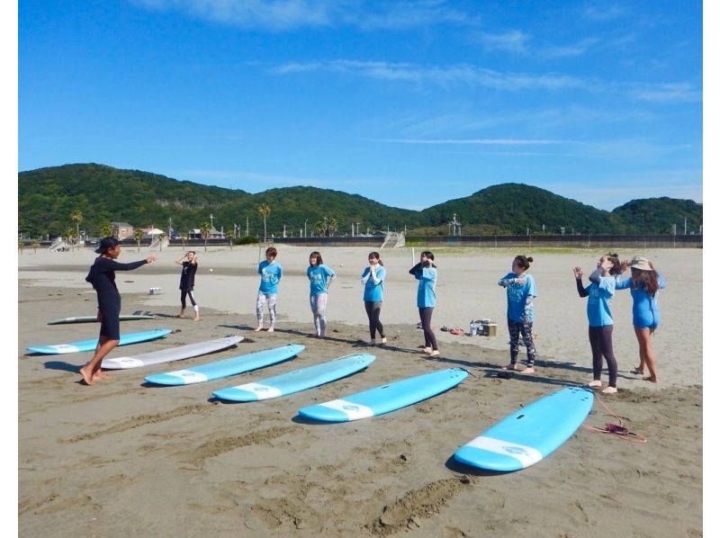 [Osaka/Wakayama Prefecture Isonoura Beach Surfing School] The first surfing experience school with the sea as a fieldの紹介画像