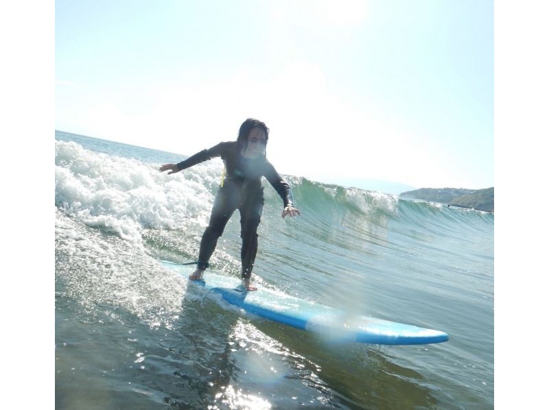 [Osaka/Wakayama Prefecture Isonoura Beach Surfing School] The first surfing experience school with the sea as a fieldの紹介画像