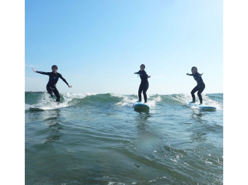 [Osaka/Wakayama Prefecture Isonoura Beach Surfing School] The first surfing experience school with the sea as a fieldの紹介画像