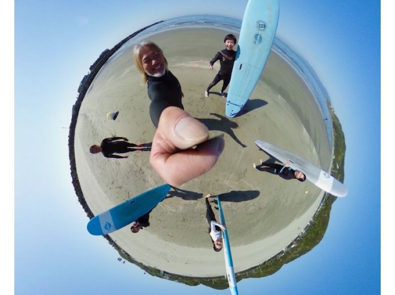 [Osaka/Wakayama Prefecture Isonoura Beach Surfing School] The first surfing experience school with the sea as a fieldの紹介画像