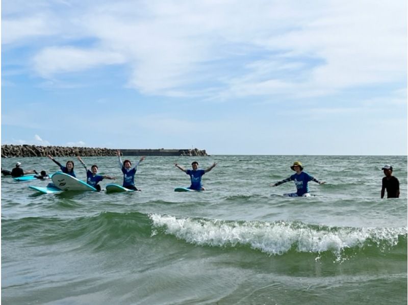 [Osaka/Wakayama Prefecture Isonoura Beach Surfing School] The first surfing experience school with the sea as a fieldの紹介画像