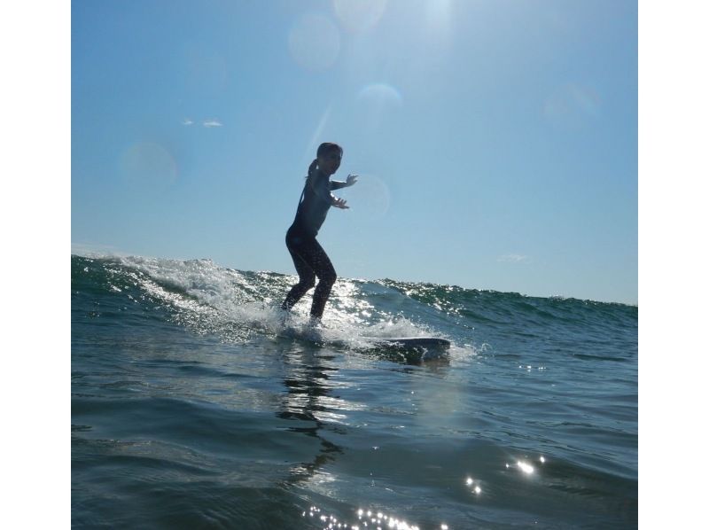 [Osaka/Wakayama Prefecture Isonoura Beach Surfing School] The first surfing experience school with the sea as a fieldの紹介画像