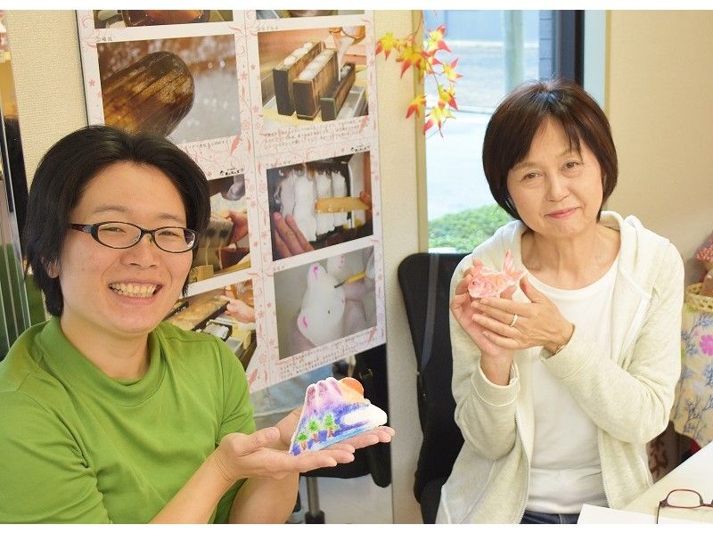 [โตเกียวย่านดาวน์ทาวน์· Taito Ward Shimodani] ประสบการณ์การผลิตและการระบายสีของดอกน้ำตาลทองの紹介画像