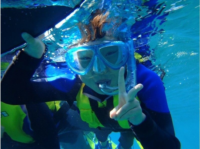 【沖縄本島・青の洞窟】４名様以上限定青の洞窟シュノーケル！１グループ貸切!写真、動画無料プレゼント付の紹介画像