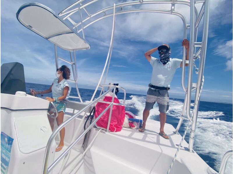 [1100 yen discount ◇ 12 years old-OK] Blue cave diving & parasailing [Limited time offer]の紹介画像