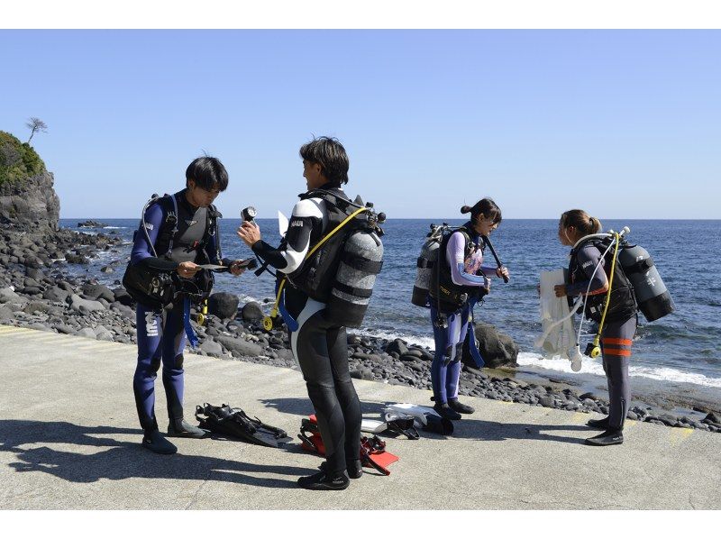 【ドライスーツ無料！渋谷から木、金、土曜日/送迎無料】1.5日でお気軽ダイビングライセンス取得プラン(最大潜水深度12m)の紹介画像