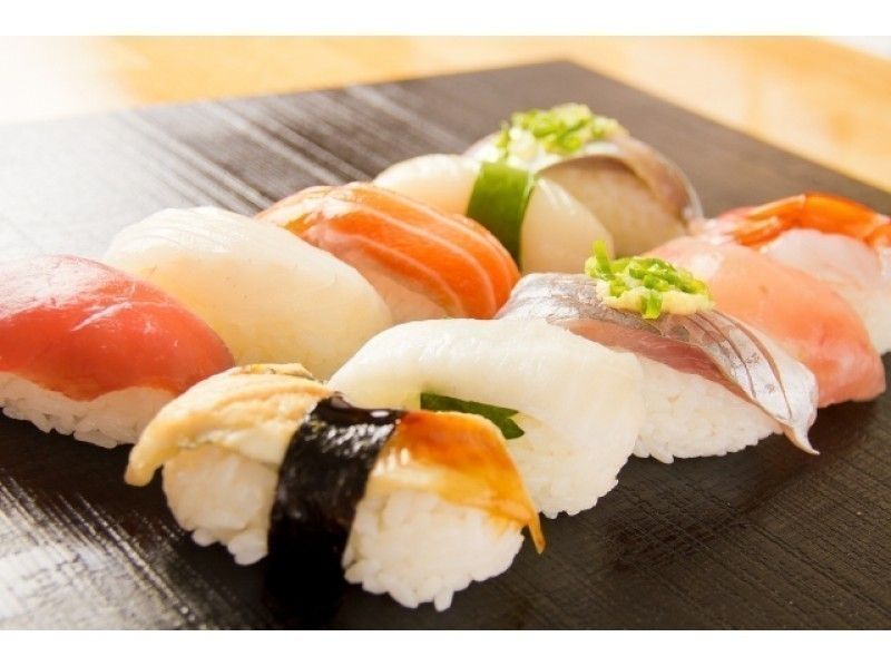Let kunoichi (a female ninja) accompany you! ~ Hotel Pick-up · Outer Tsukiji Market Sushi Lunch Tour~の紹介画像
