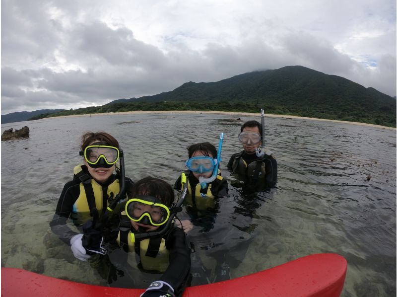 【 石垣島 】在Maibara海灘浮潛之旅！海灘入口處有許多珊瑚礁和生物！尼莫也可以很快見面の紹介画像