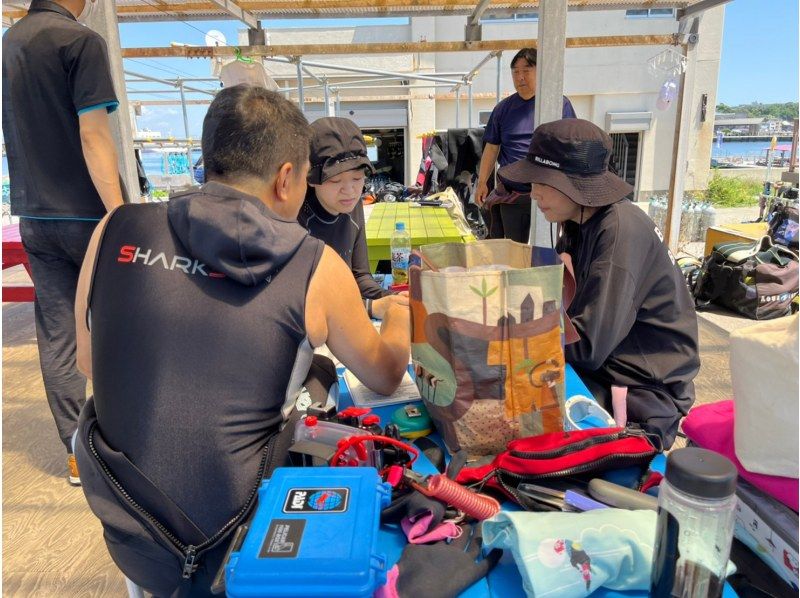 【ドライスーツ無料！渋谷から木、金、土曜日/送迎無料】2.5日でオープンウォーターダイバーコース取得プラン(最大潜水深度18m)の紹介画像