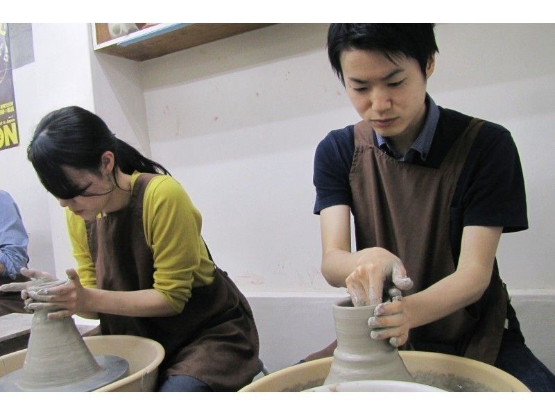 [Tokyo-Akabanebashi] electric potter's wheel course "couple plan" pottery dating! Near the station! OK on the On the day!の紹介画像