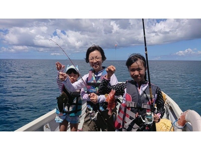 沖縄美ら海水族館となり 一組貸切開催 空きあり 船釣り ボートスノーケリングがワンプランでお楽しみ希少プラン アクティビティジャパン