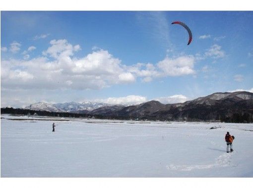 【長野県内でスノーカイトに挑戦!】スノーカイトスクール(1日コース) 【長野県内でスノーカイトに挑戦!】スノーカイトスクール(1日コース)