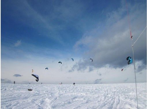 【長野県内でスノーカイトに挑戦!】スノーカイトスクール(1日コース) 【長野県内でスノーカイトに挑戦!】スノーカイトスクール(1日コース)