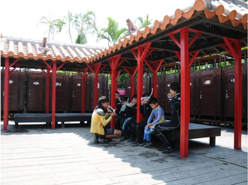 【青の洞窟シュノーケル】沖縄県公安委員会指定⭐️安全対策優良店⭐️青の洞窟専門店でワンランク上の体験を✨バスタオル無料❤️駐車場完備‼️の紹介画像