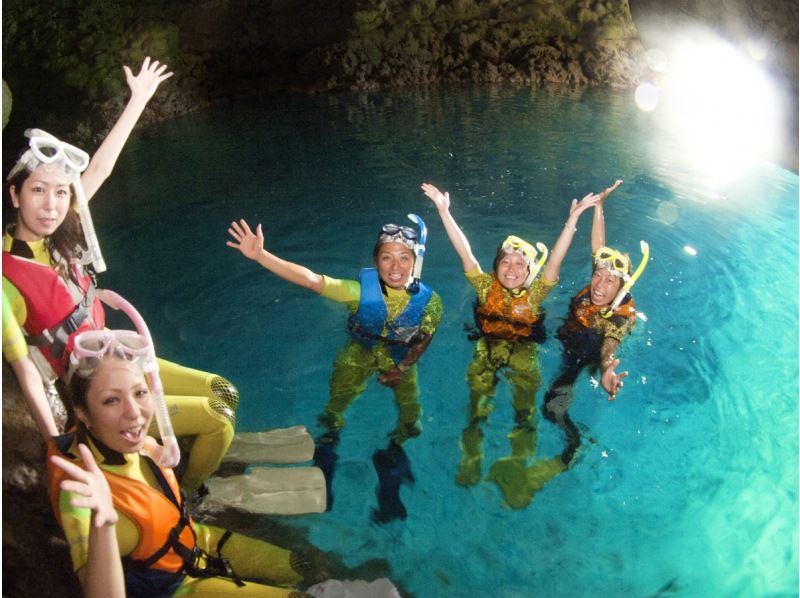 【青の洞窟シュノーケル】沖縄県公安委員会指定⭐️安全対策優良店⭐️青の洞窟専門店でワンランク上の体験を✨バスタオル無料❤️駐車場完備‼️の紹介画像