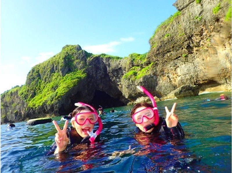 【 Okinawa · Onna Village】 Participate from 2 years of age OK! Banana boat & blue cave Snorkeling
