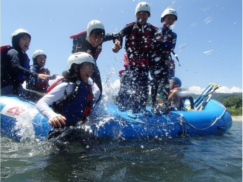 The longest in Japan at 13km! [Nagano/Tenryu River] Rafting experience Long course full of funの紹介画像