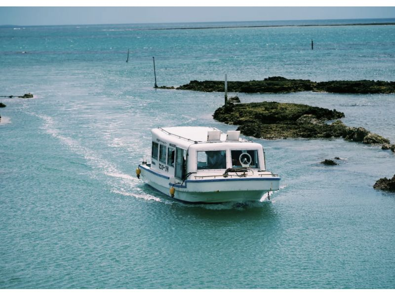 【沖縄・南城市】気軽に海中観光！グラスボート遊覧の紹介画像