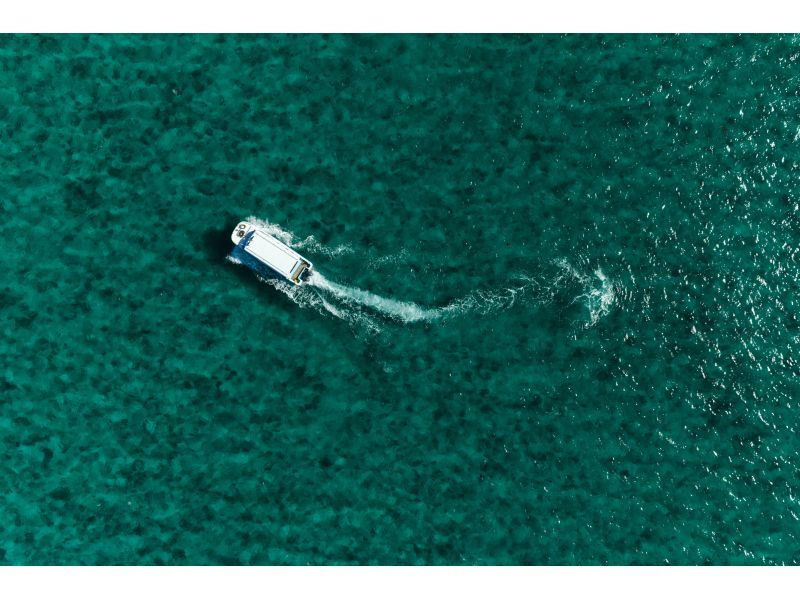 【沖縄・南城市】気軽に海中観光！グラスボート遊覧の紹介画像