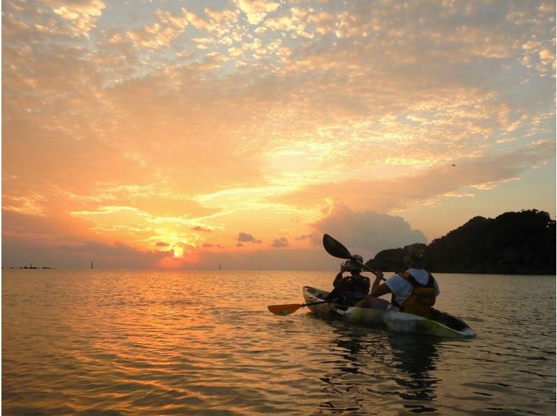 SALE! Sunset Mangrove Kayak Tour in Central Okinawa [Reservations available on the day] ★ Free tour photos!の紹介画像